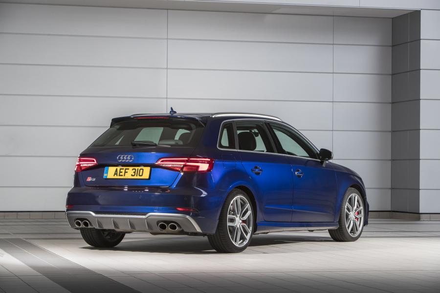  Audi S3 Sportback (8V) 2016 года  (UK) (фото 2 из 6)